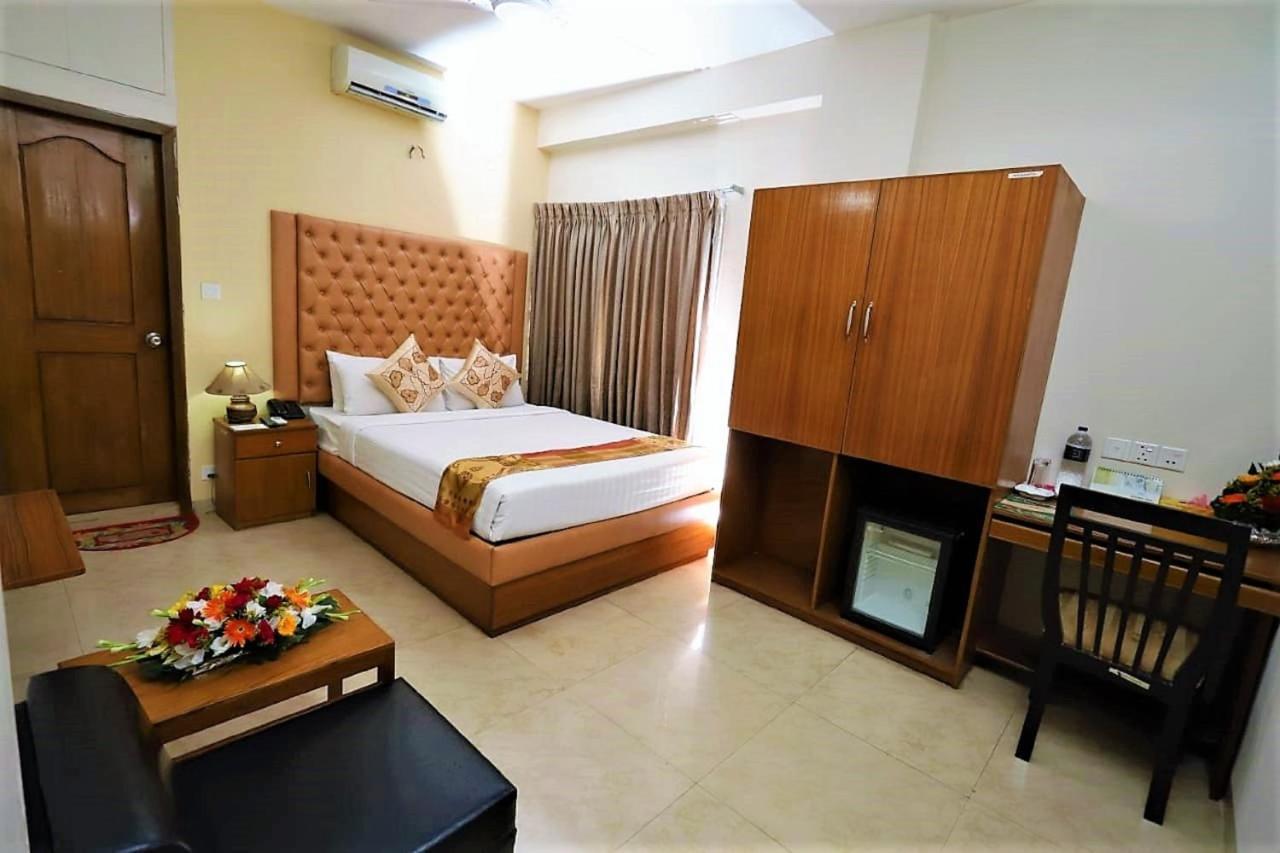 Dhaka Golden Inn - Banani'Lakeside Buitenkant foto